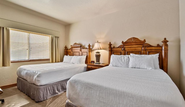 Villa 2055 - 2 Queen Beds - 1 Bedroom 1 Bath No Kitchen villa