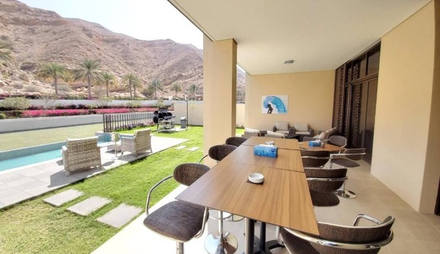 Villa Garden & Pool View