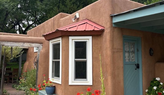 Vintage-themed Cowboy Cottage in Tesuque