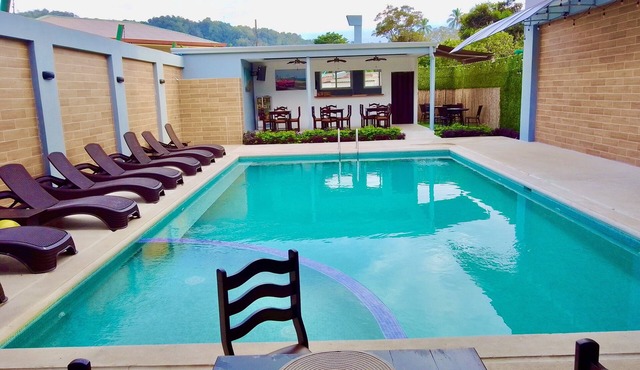 VIP Bachelor Party 14 Bedroom. Downtown Jaco Beach . 5 blocks to Cocal Casino !