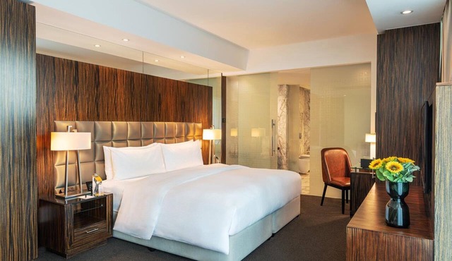 voco Bonnington | Corner Deluxe Suite | Sauna, Steam Rooms, JLT Base | 2 Units