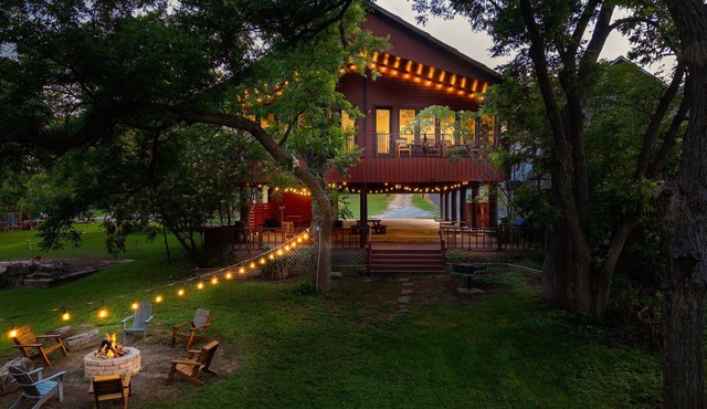 Walk Out To Lake Access, Sleep 30. Great for Multi-Family, Reunions, or Retreats