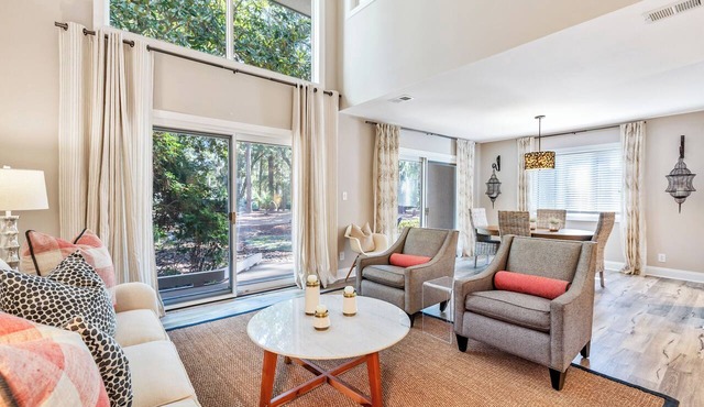 Walk to Harbour Town! Villa Pool Just Steps Away, Coastal Chic