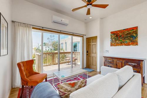 Walk to Torrey Pines Beach! 'Beachwalk Bungalow'