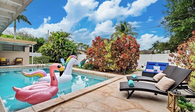 World Cup Pool Villa - 10 Min to Hard Rock Stadium, Sleeps 16, Game Room