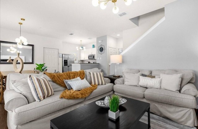 4 BD/3 BA/Lucaya Village (21-101)