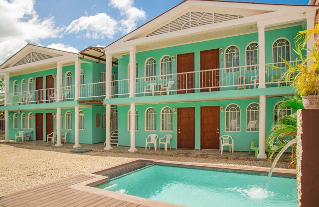 Cococabana4 newly renovated 1BR/1BA apar in downtown Coco, 5 min walk to beach.