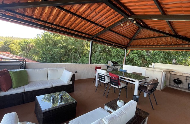Cosy 2 bedroom and 1.5 bath condo walking distance to the beach.