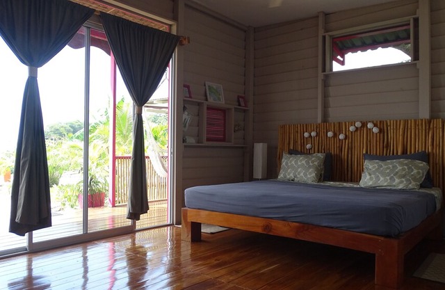 La Colina Pura Vista -B&B- wood cabins on Pacific