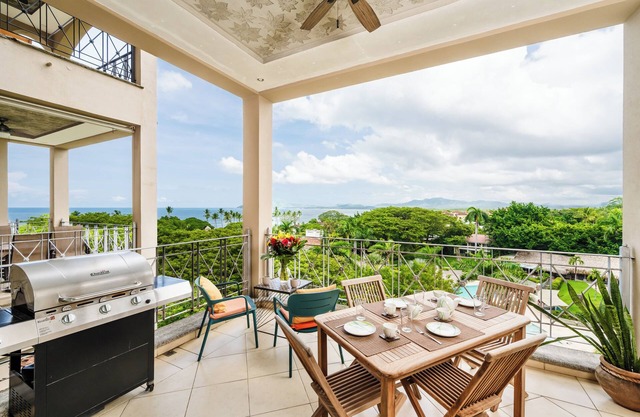♆Oceanview in the 🎔 of town♆ Huge Pool Beach acss