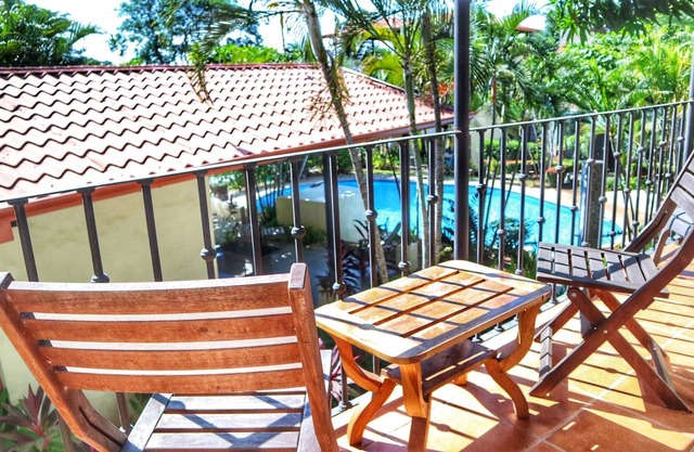 Refreshed 2 bedroom with Rooftop Terrace & BBQ