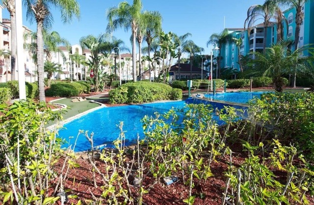SeaWorld Orlando, Three Spacious Units, Two Outdoor Pools, Outlet Shopping