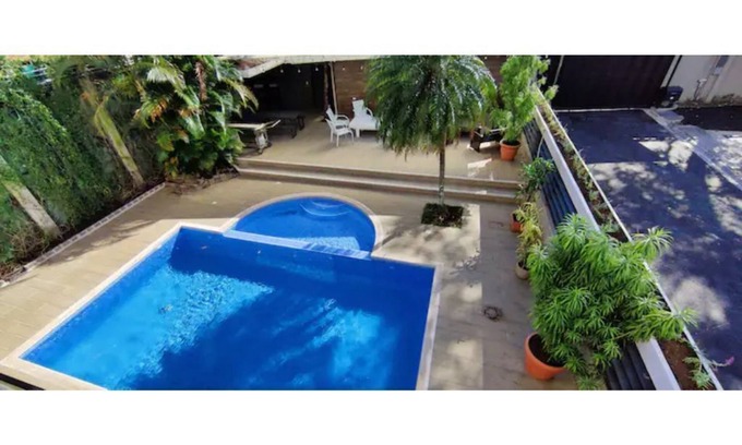 Santa Ana House | 5-star home near the airport
