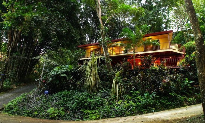 Quepos House | Bali inspired Casa Cascada w/Jungle views & pool