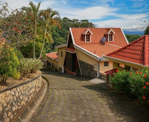 San Isidro Hotel | Mayday Mountain View