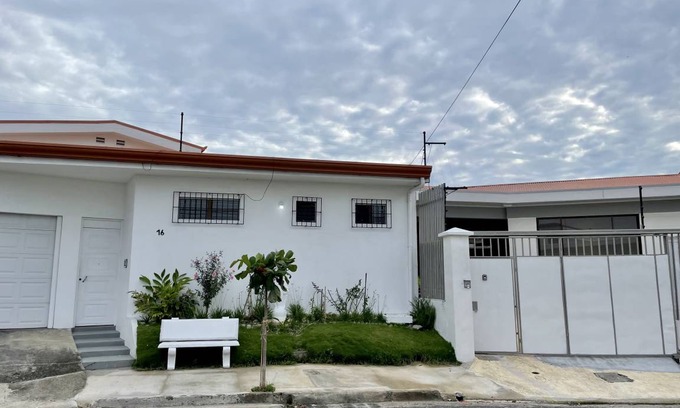 Pavas House | Motel ∙ 8 guests