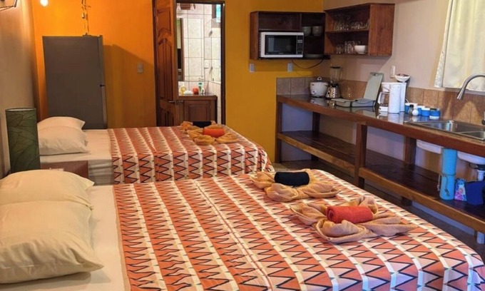 Palma Cabin | Willy's Fish Camp, Hillside, Ocean View rooms, walk to markets, trails, beaches