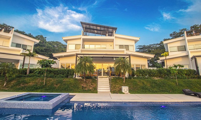 Rio Seco Villa | Your Costa Rican escape, steps from the beach. Surf paradise close to Tamarindo