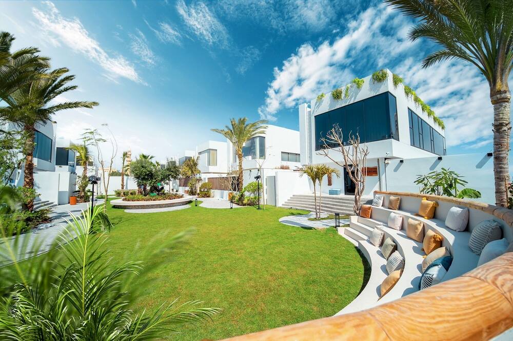 Al Barsha 1 Villa | Private villa with pool