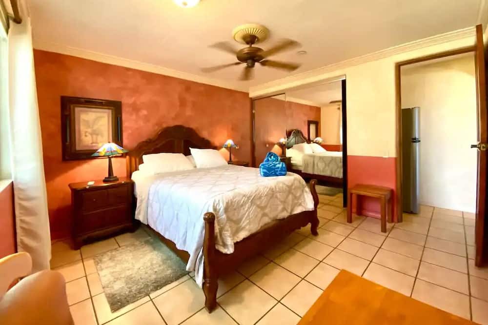 Playa Langosta Apartment | Mariposa Beachfront Apartment 1 Bedroom
