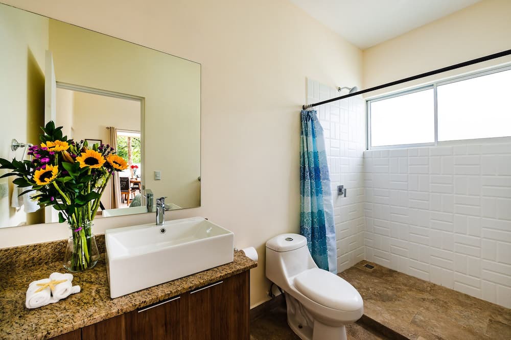 Photo of Bathroom in Paraiso