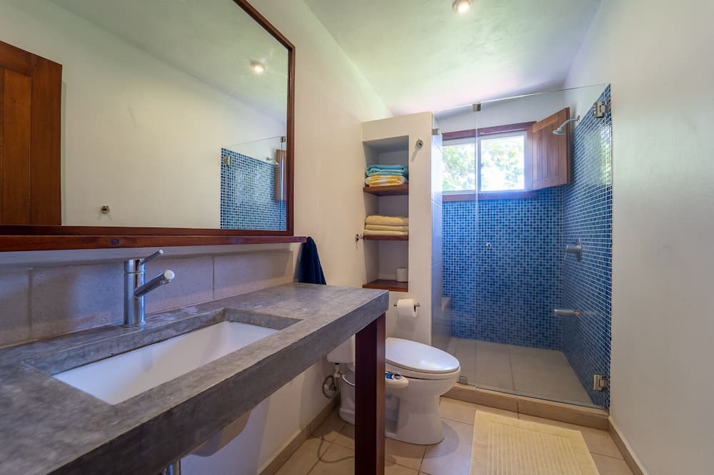 Photo of Bathroom in Javilla