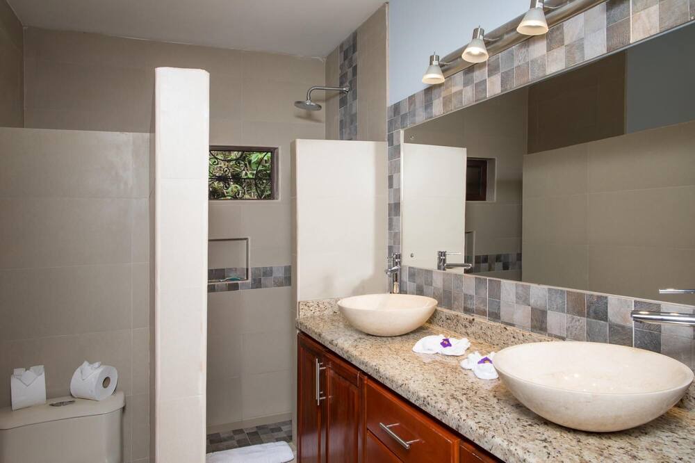 Photo of Bathroom in Quepos