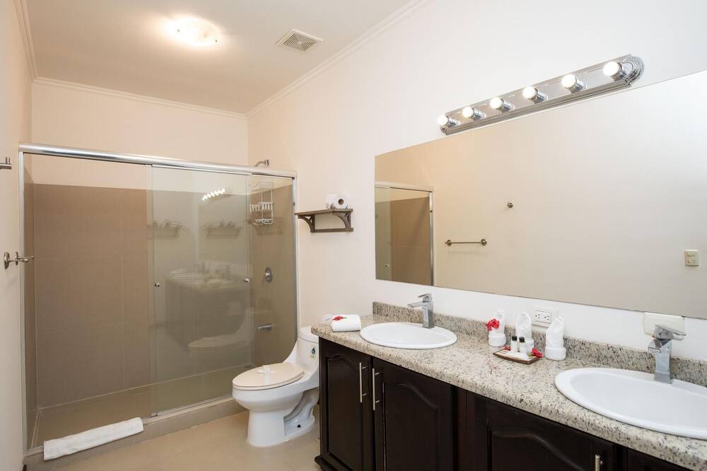 Photo of Bathroom in Quepos