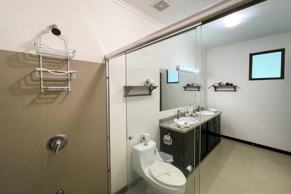 Photo of Bathroom in Quepos