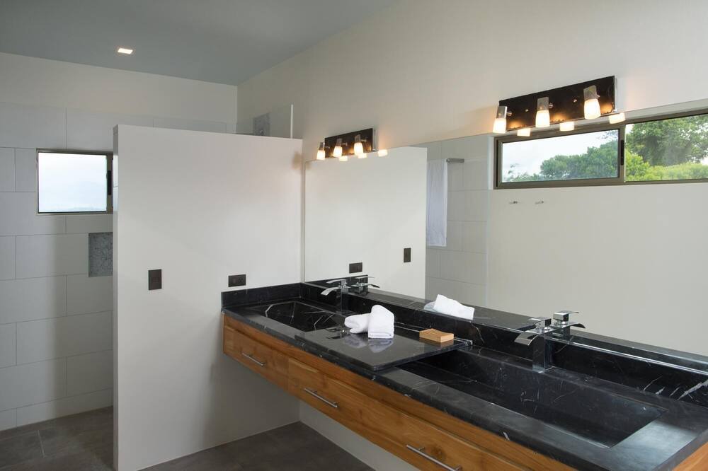 Photo of Bathroom in Quepos