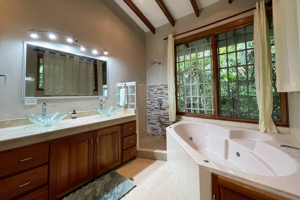Photo of Bathroom in Quepos