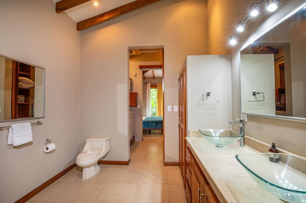 Photo of Bathroom in Quepos