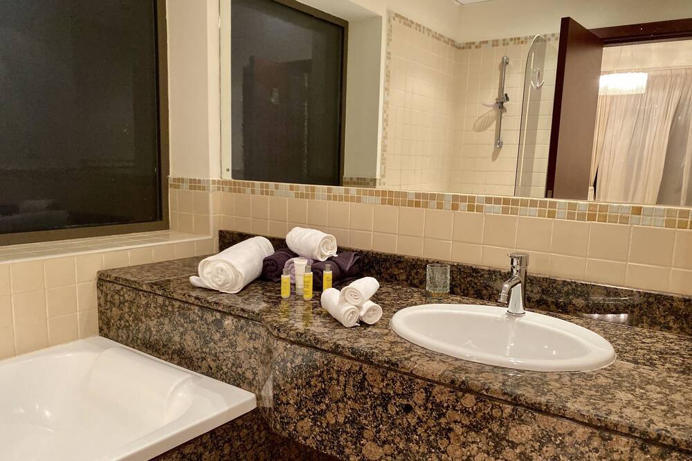 Photo of Bathroom in Umm Suqeim 1