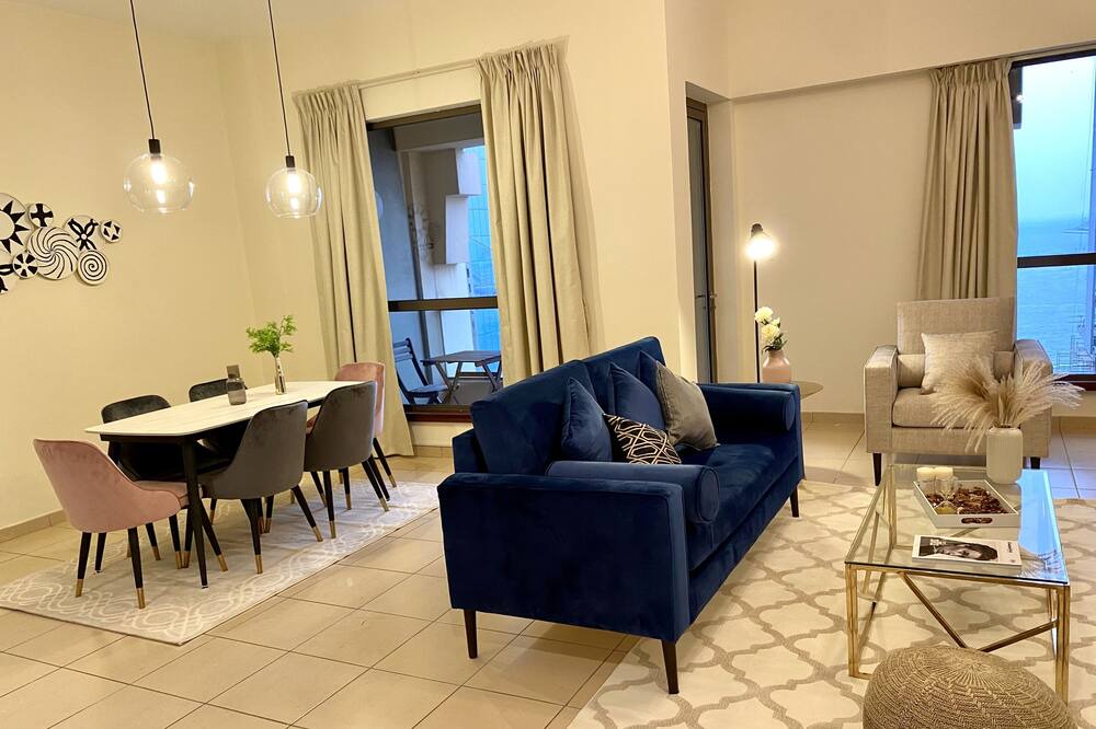 Photo of Livingroom in Umm Suqeim 1