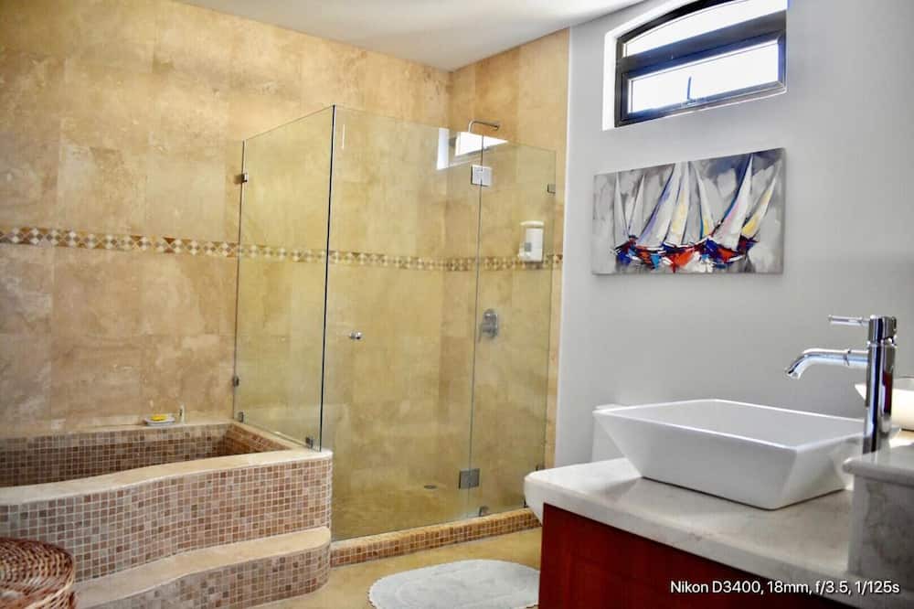 Photo of Bathroom in Barrio Los Faroles