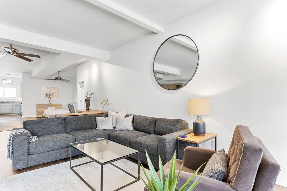 Photo of Livingroom in Harleston Village