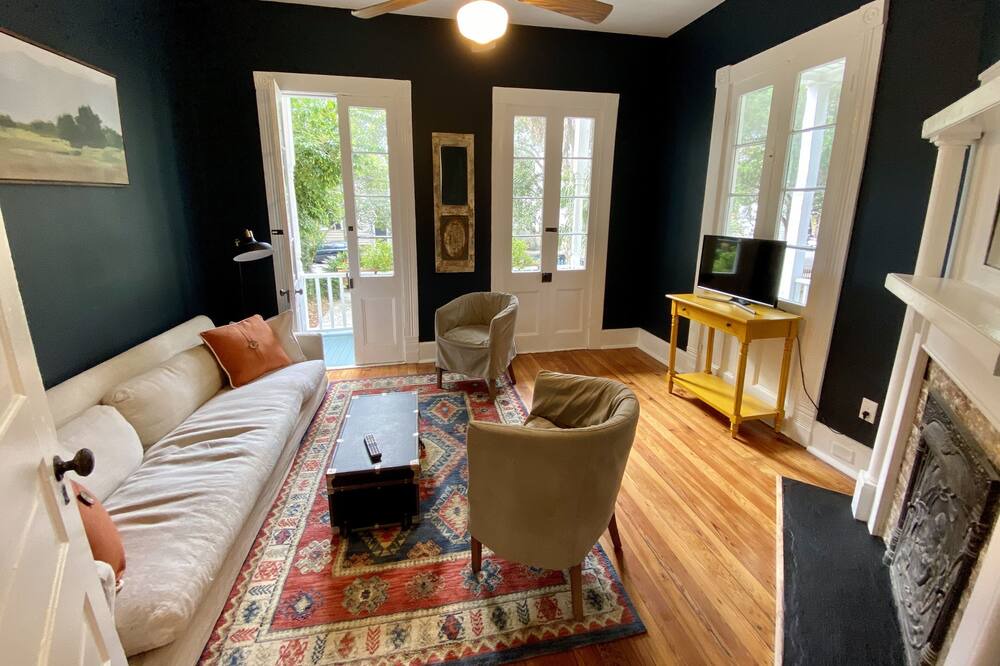 Photo of Livingroom in Harleston Village