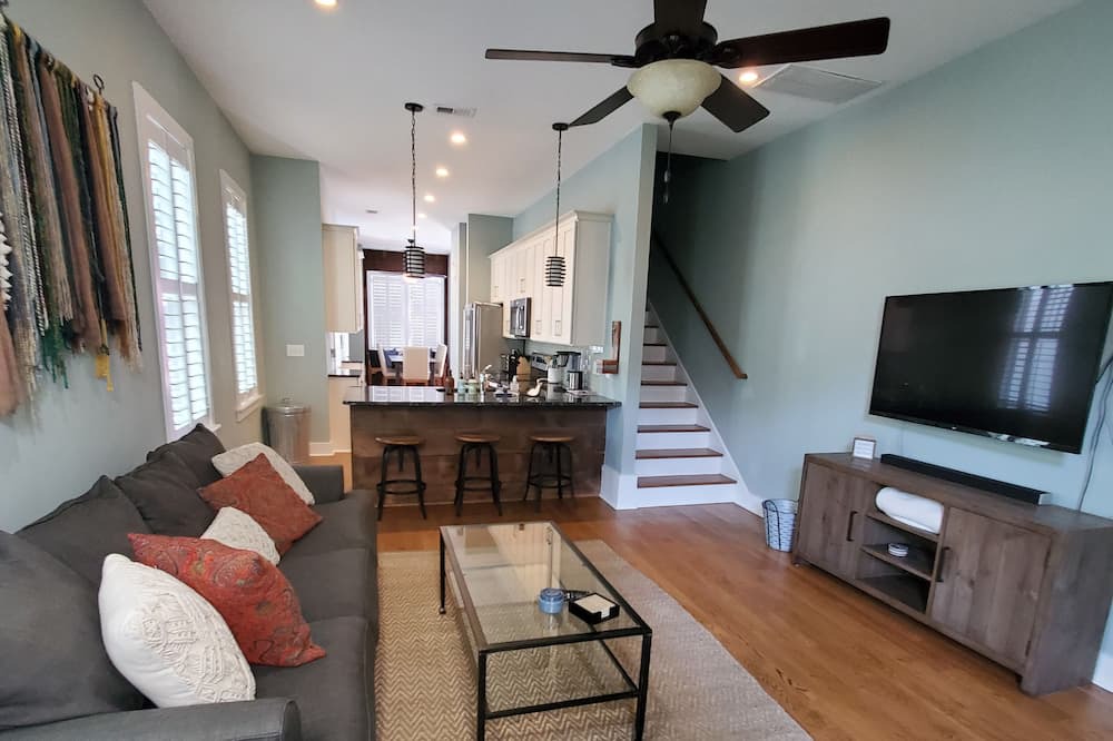 Photo of Livingroom in Westside