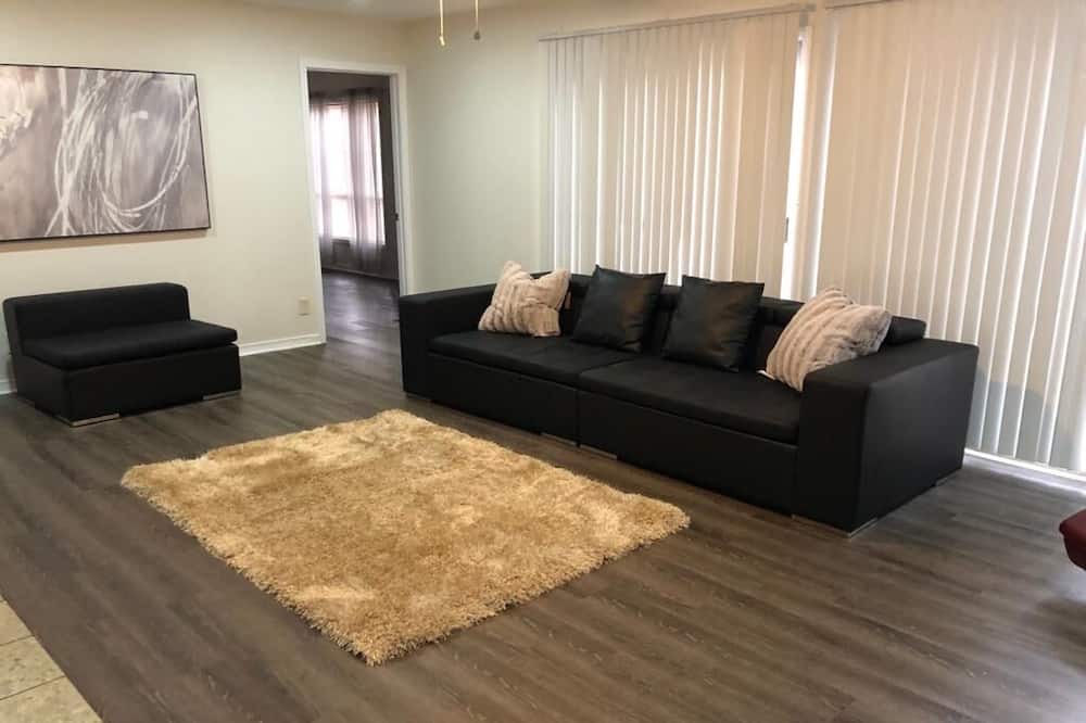 Photo of Livingroom in North Buckhead