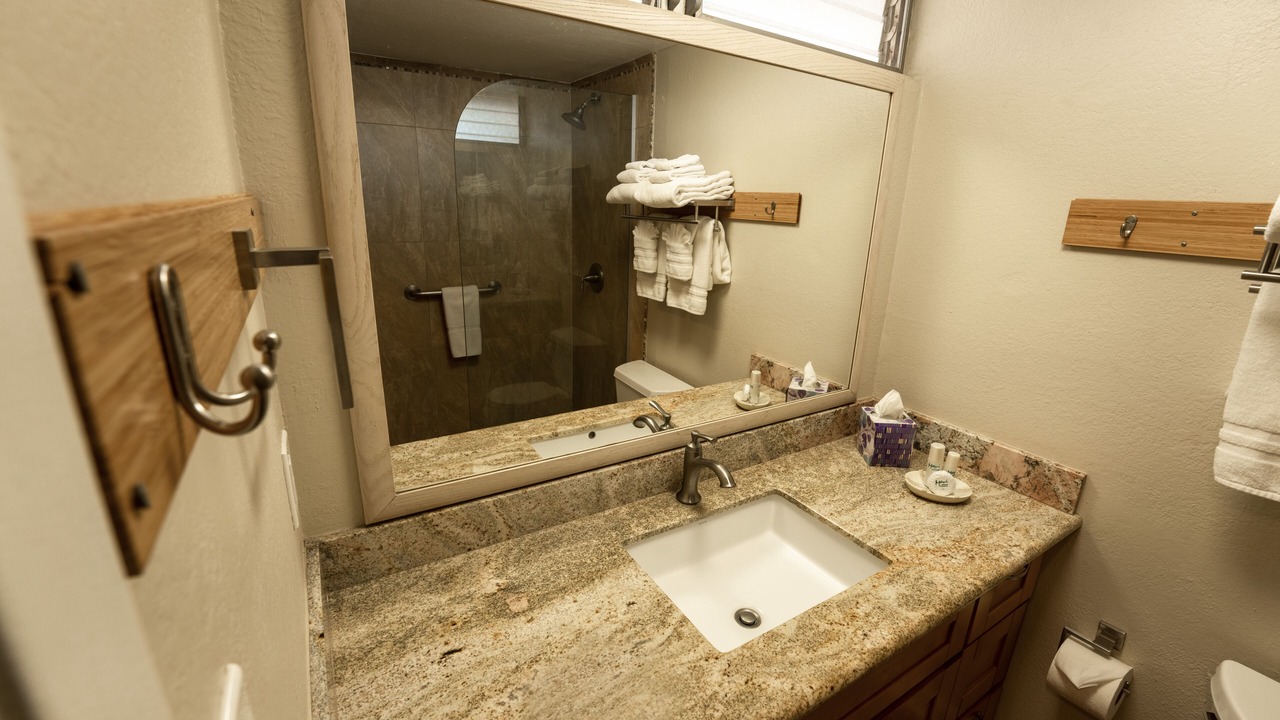 Photo of Bathroom in Kahana