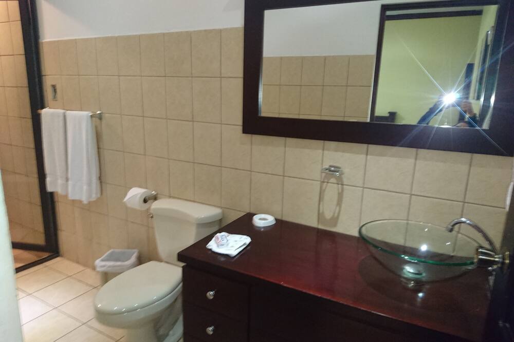 Photo of Bathroom in Amon