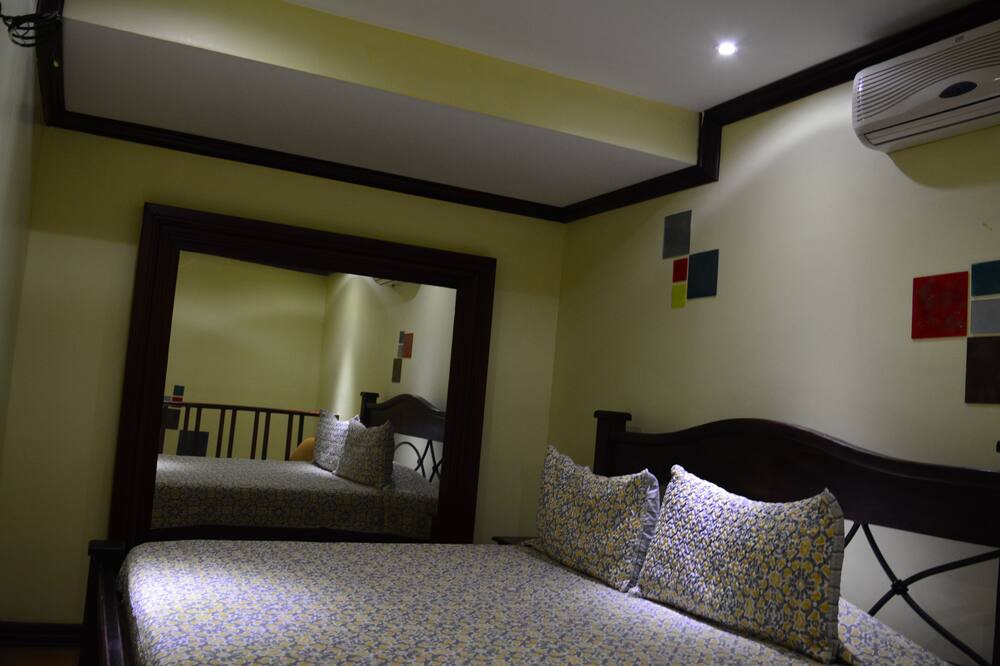 Photo of Bedroom in Amon