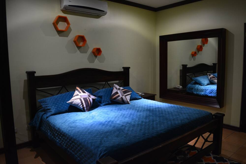 Photo of Bedroom in Amon