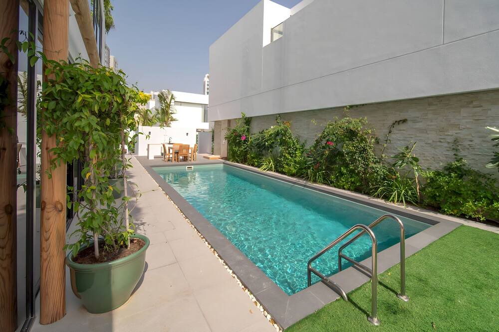 Photo of Outdoor in Al Barsha 1