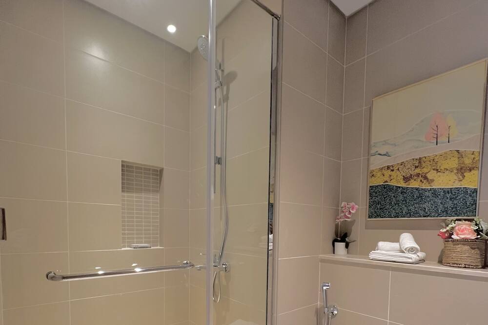 Photo of Bathroom in Jabal Ali 2