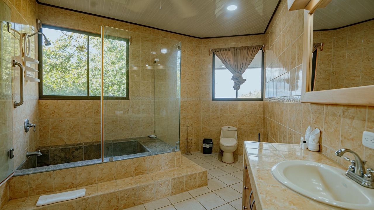 Photo of Bathroom in Pajaro Azul