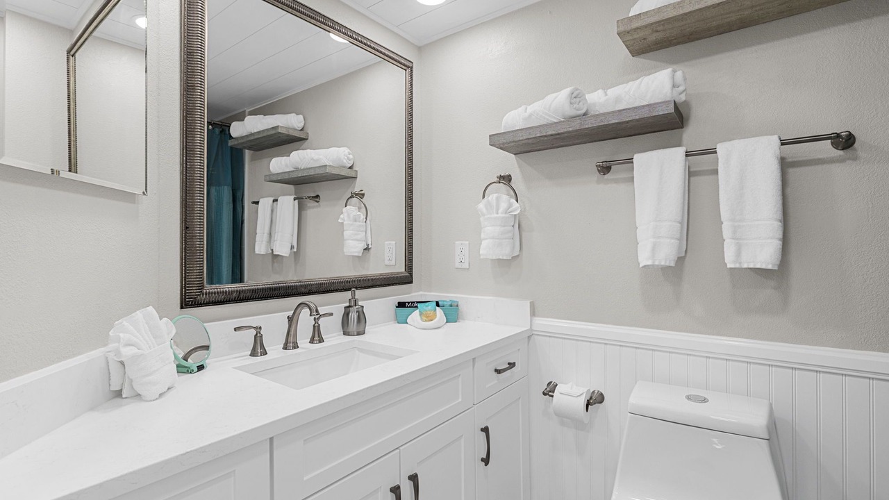 Photo of Bathroom in Arcadian Shores