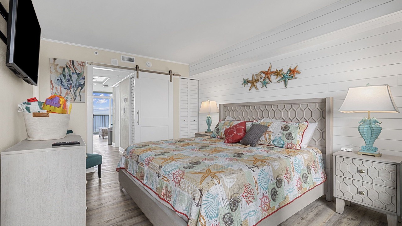 Photo of Bedroom in Arcadian Shores