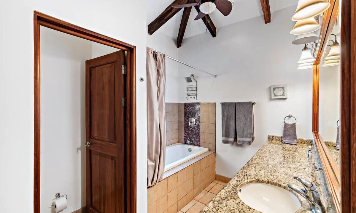 Photo of Bathroom in Potrero