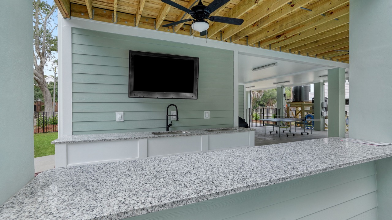 Photo of Patio Balcony in North Litchfield Beach
